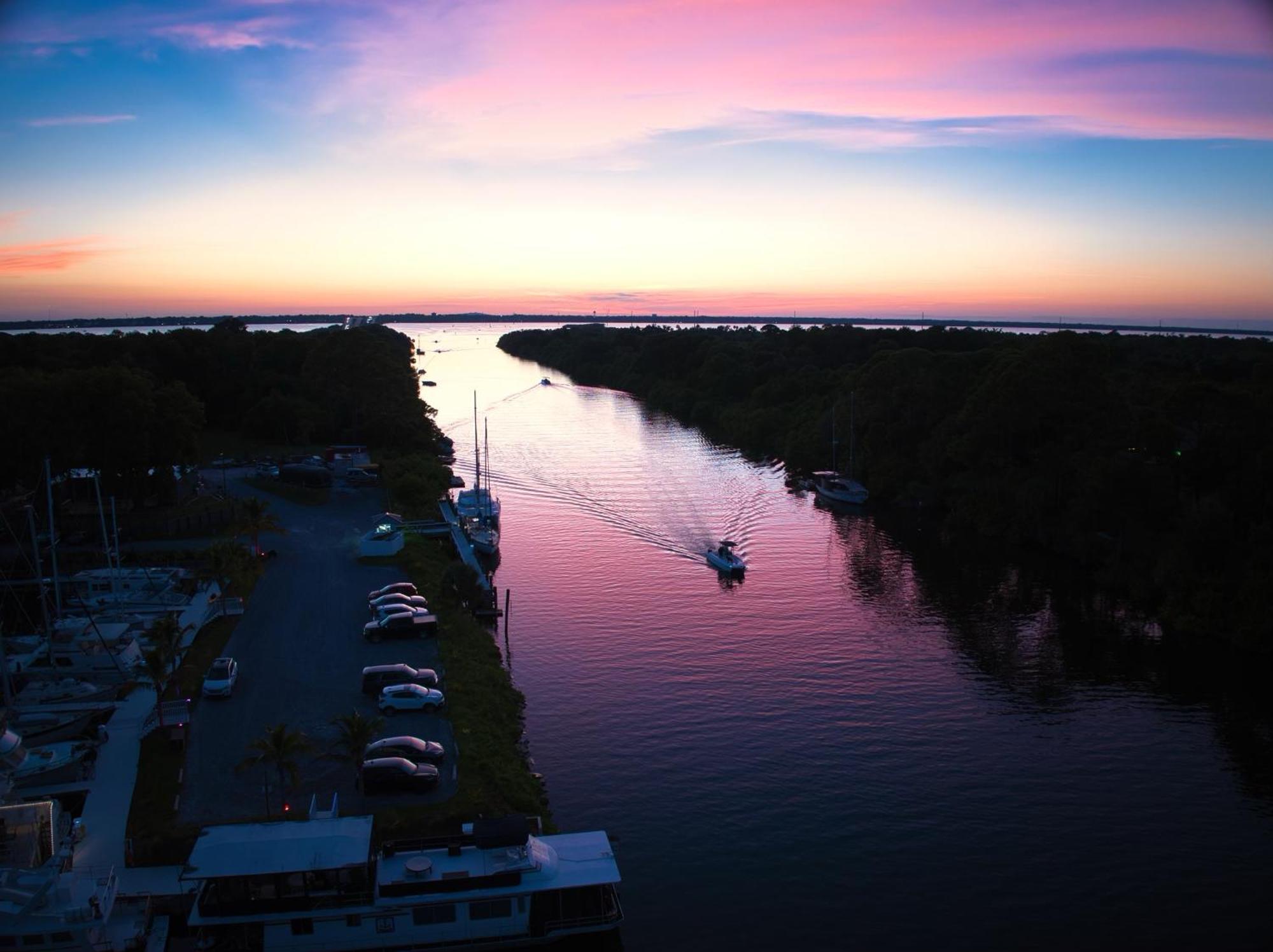 Dolphins Vacation Rental Merritt Island Екстер'єр фото